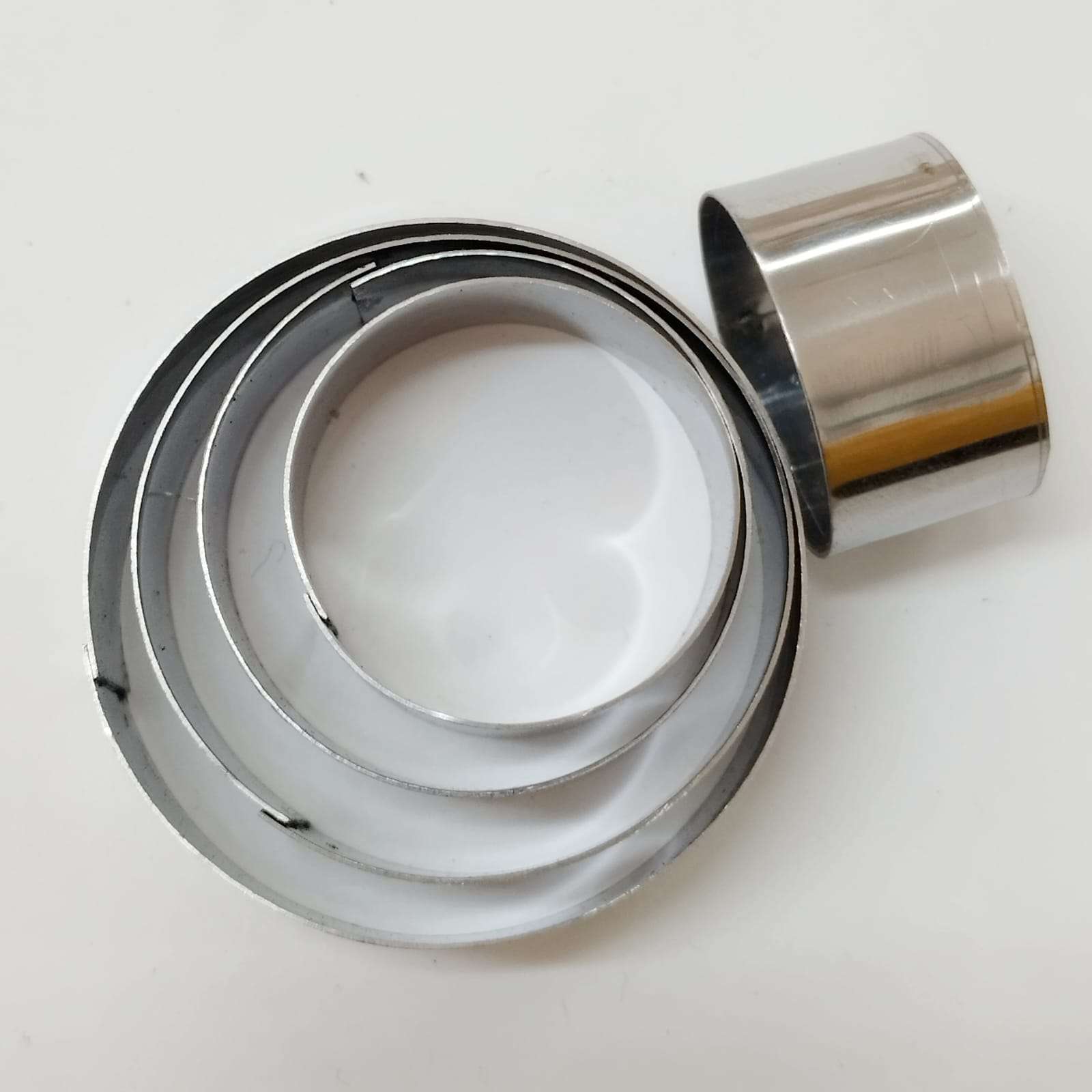 Set 5 Cortadores Redondos De Acero Inoxidable De 1.5Cm De Alto | Repostería Quito Set 5 cortadores redondos de acero inoxidable de 1. 5cm de alto