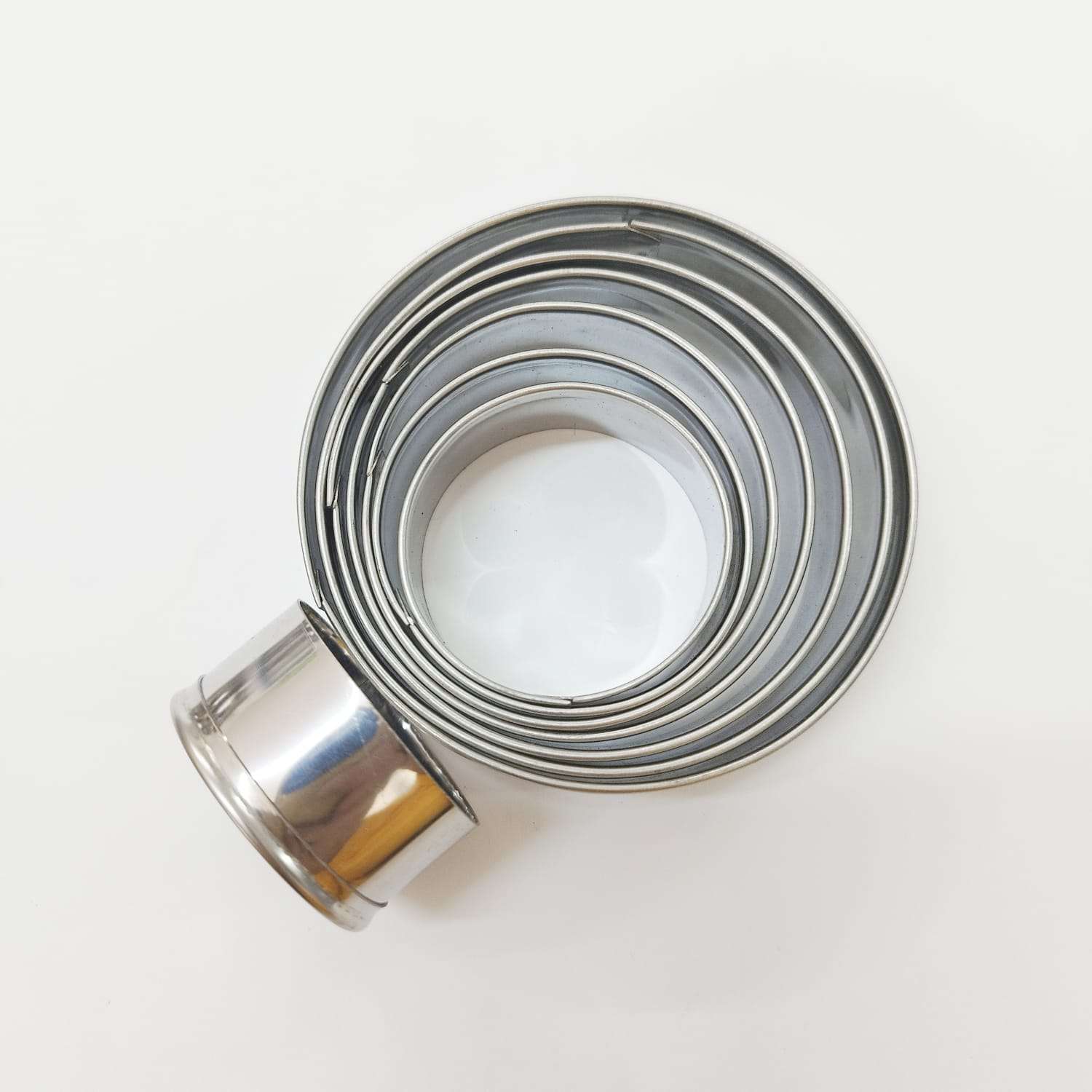 Set 8 Cortadores Redondos De Acero Inoxidable De 2Cm De Alto | Repostería Quito Set 8 cortadores redondos de acero inoxidable de 2cm de alto