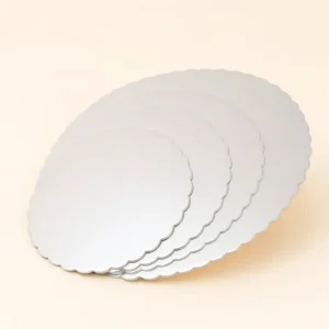 Base redonda plateada para pastel en Ecuador